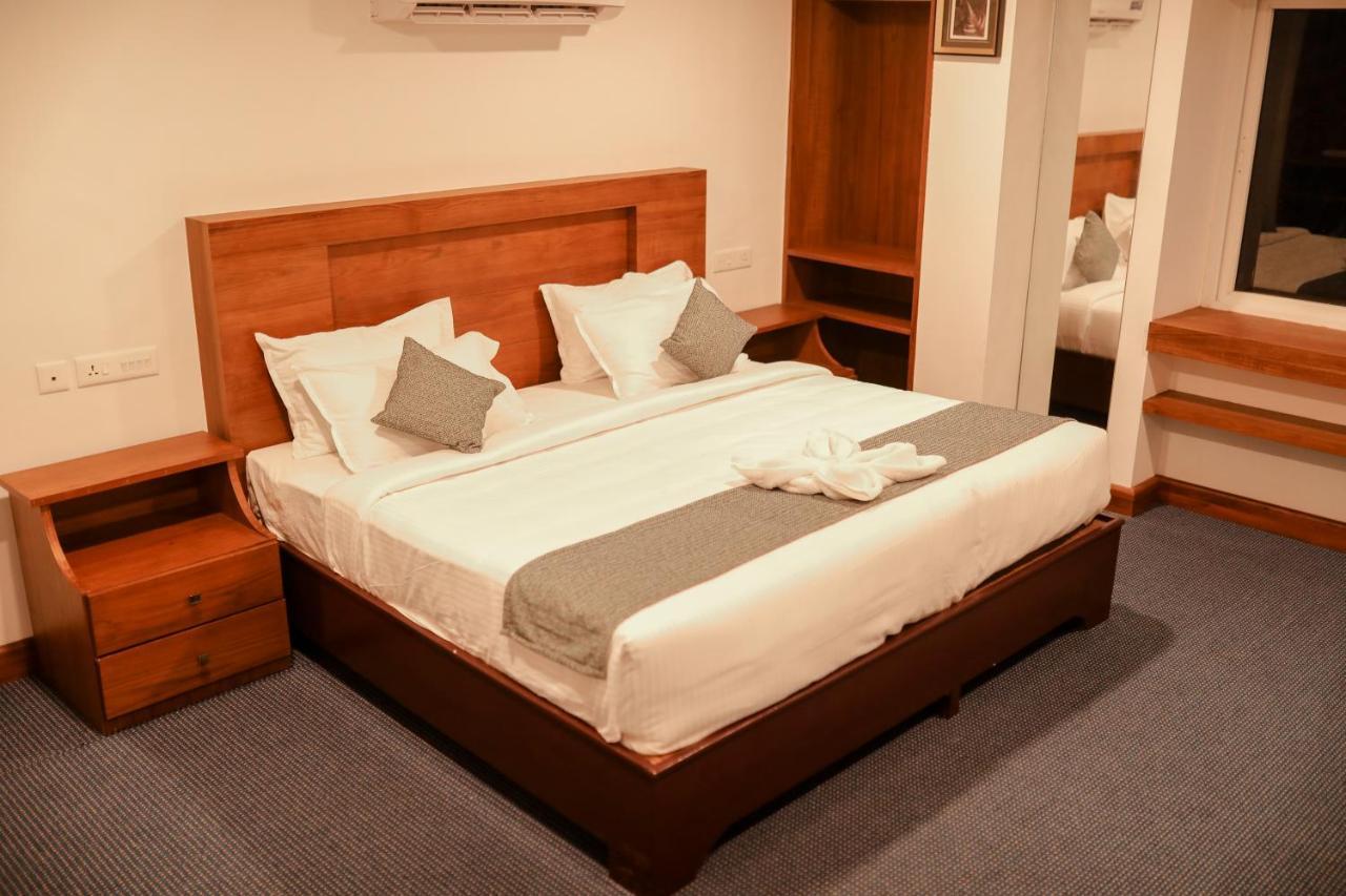 Mpsroyalsuites Perintalmanna Εξωτερικό φωτογραφία