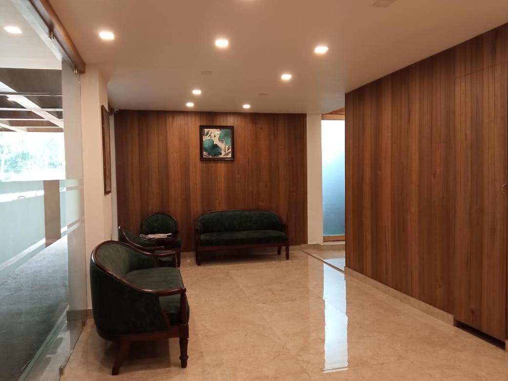 Mpsroyalsuites Perintalmanna Εξωτερικό φωτογραφία