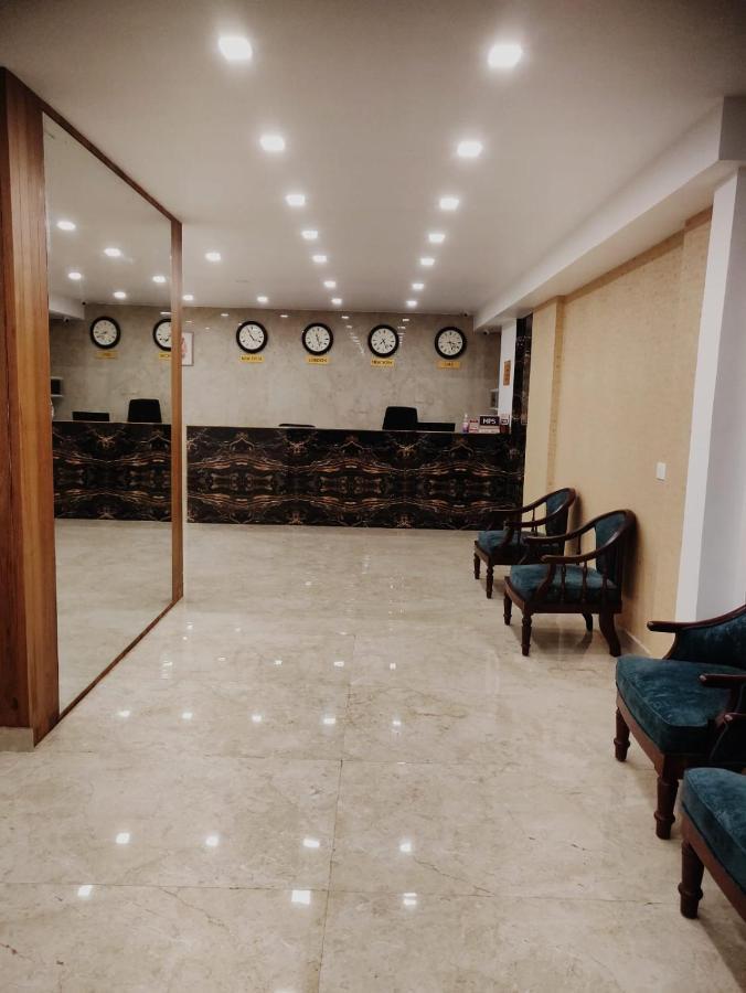 Mpsroyalsuites Perintalmanna Εξωτερικό φωτογραφία